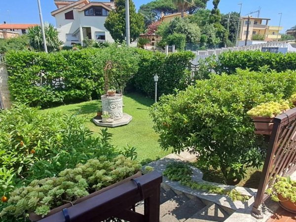 casa indipendente in vendita ad Anzio in zona Marechiaro