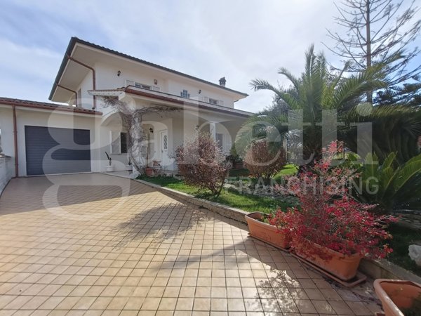 casa indipendente in vendita ad Anzio