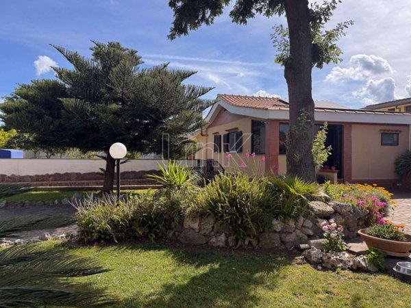 casa indipendente in vendita ad Anzio in zona Lido dei Pini