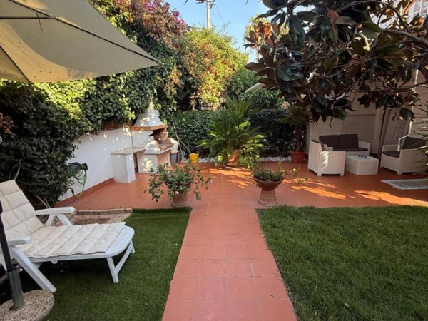 casa indipendente in vendita ad Anzio in zona Mare