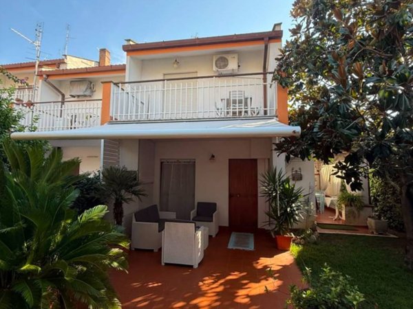 casa indipendente in vendita ad Anzio in zona Mare