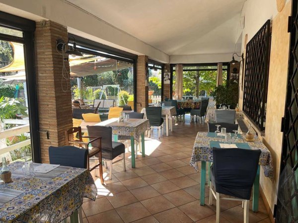 negozio in vendita ad Anzio in zona Villa Claudia