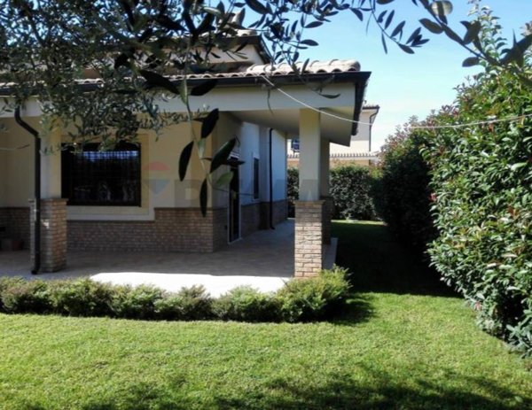 casa indipendente in vendita ad Anzio