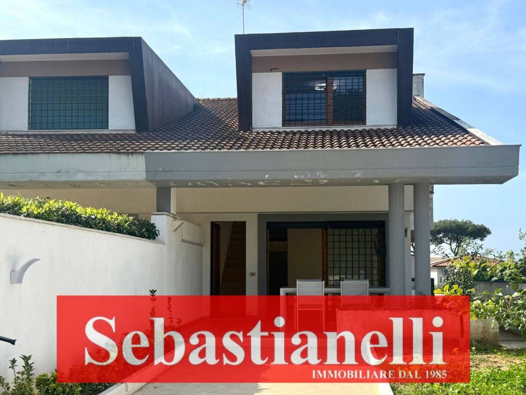 casa indipendente in vendita ad Anzio in zona Mare