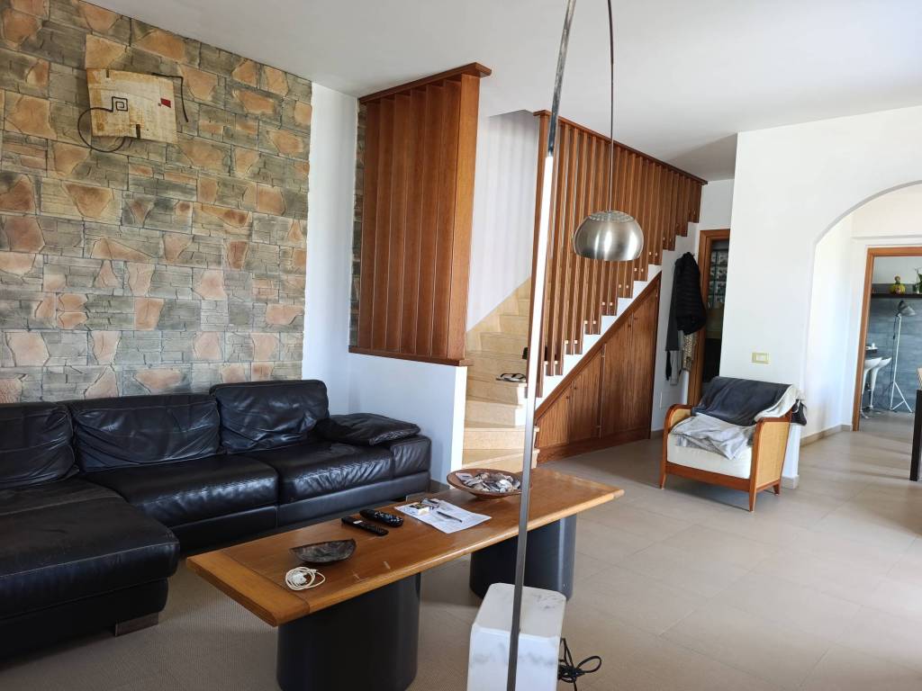 casa indipendente in vendita ad Anzio in zona Villa Claudia