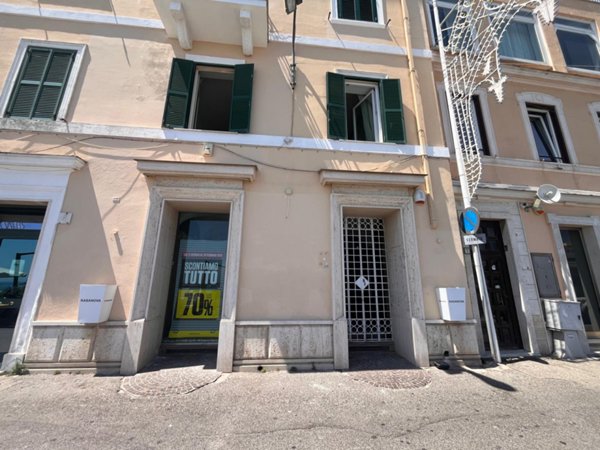 negozio in vendita ad Anzio