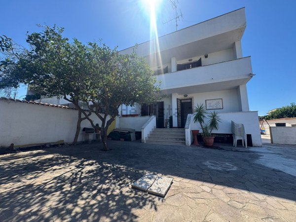 appartamento in vendita ad Anzio in zona Villa Claudia