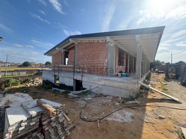 casa indipendente in vendita ad Anzio in zona Villa Claudia