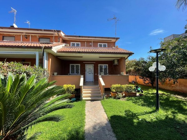 casa indipendente in vendita ad Anzio