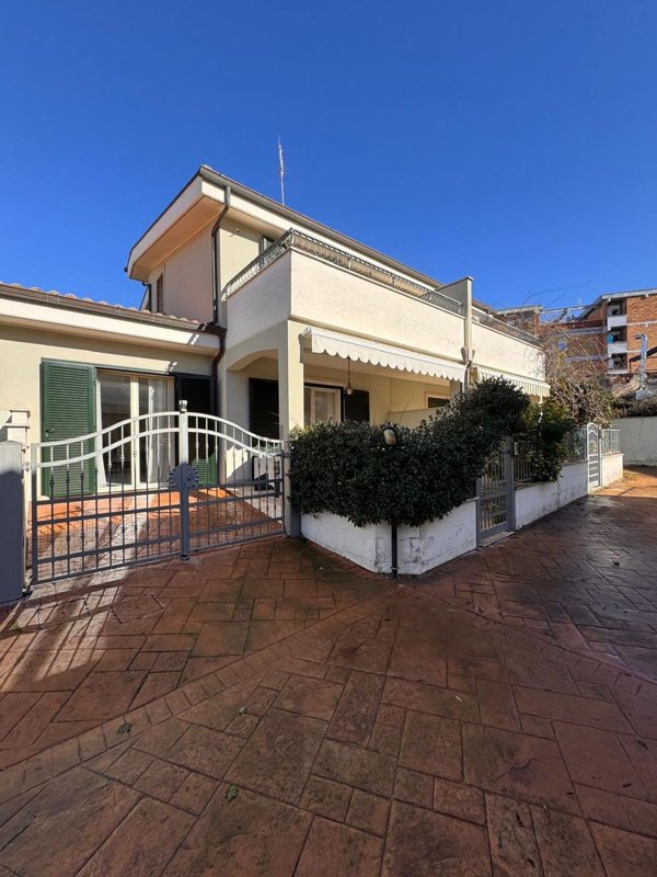 casa indipendente in vendita ad Anzio in zona Mare