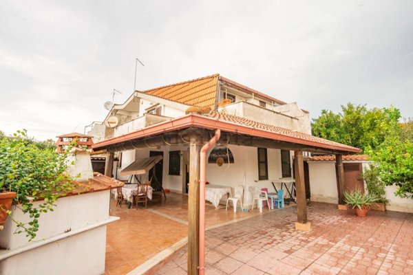 casa indipendente in vendita ad Anzio in zona Lido dei Pini