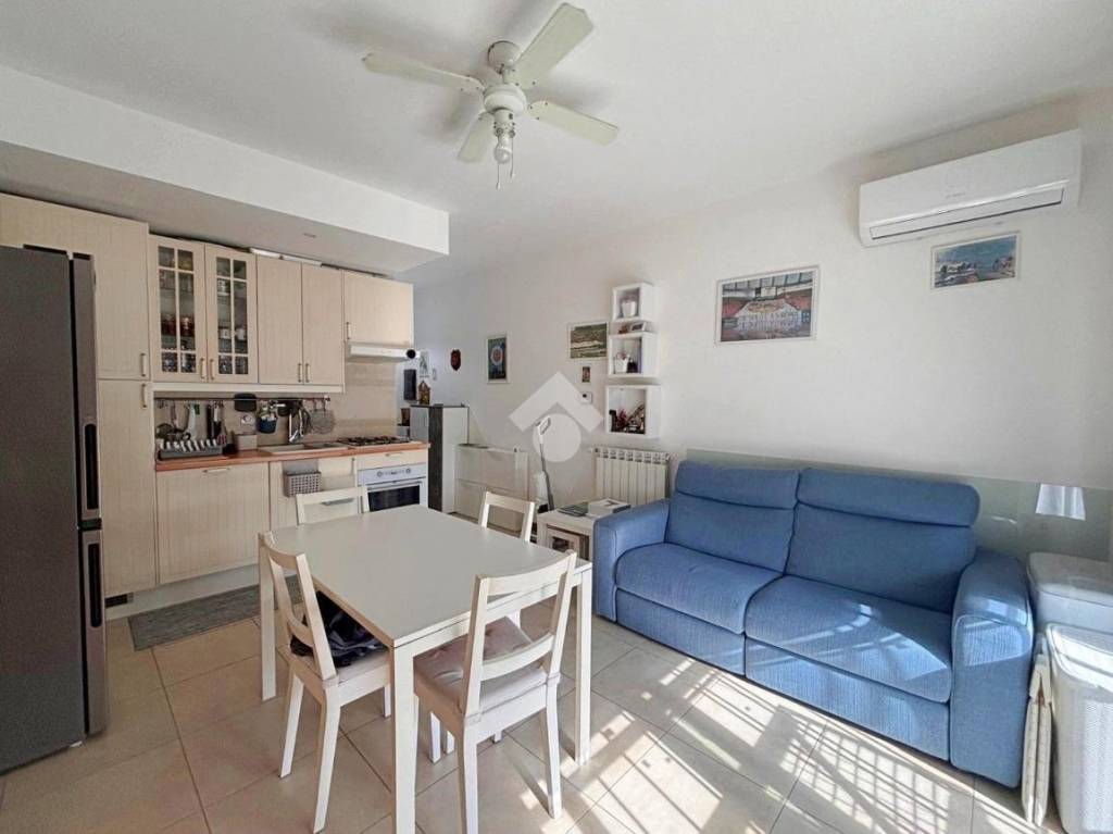 casa indipendente in vendita ad Anzio in zona Anzio Colonia