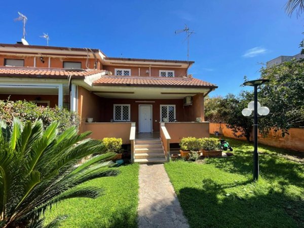 casa indipendente in vendita ad Anzio in zona Mare
