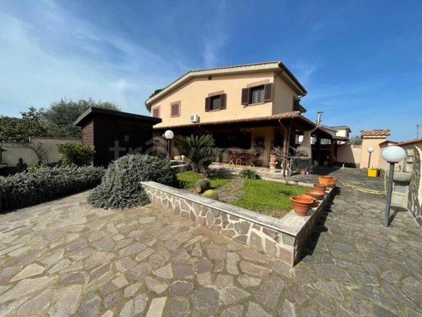 casa indipendente in vendita ad Anzio in zona Stazione