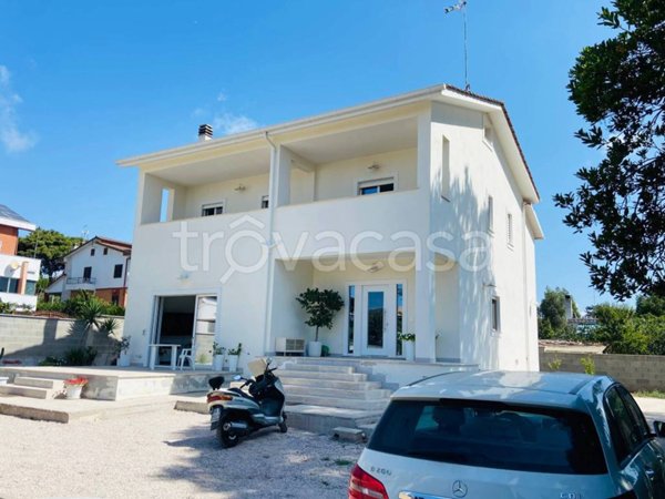 casa indipendente in vendita ad Anzio in zona Villa Claudia