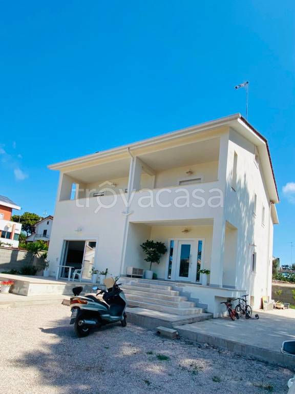 casa indipendente in vendita ad Anzio in zona Villa Claudia