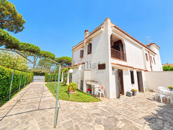 casa indipendente in vendita ad Anzio in zona Mare