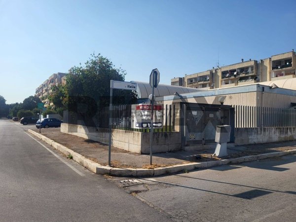 box auto in vendita ad Anzio