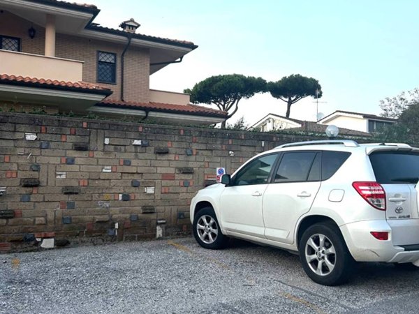 box auto in vendita ad Anzio in zona Mare