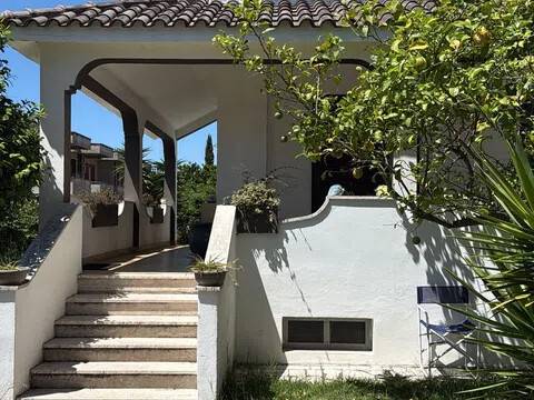 casa indipendente in vendita ad Anzio in zona Mare