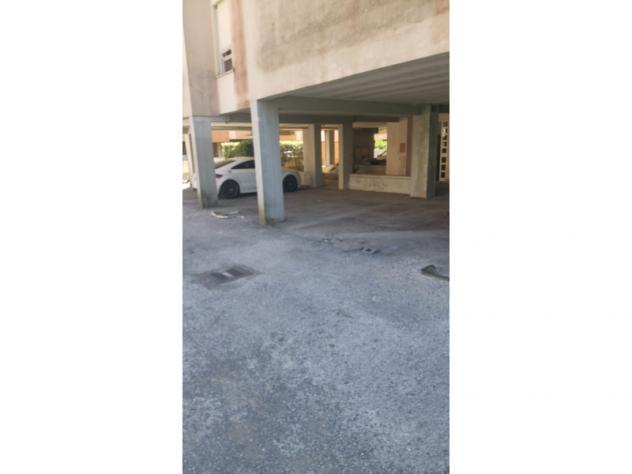 box auto in vendita ad Anzio