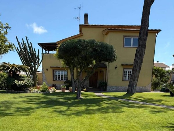 casa indipendente in vendita ad Anzio in zona Mare