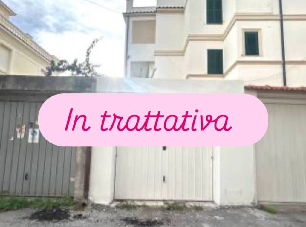 box auto in vendita ad Anzio