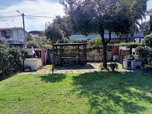 appartamento in vendita ad Anzio in zona Mare