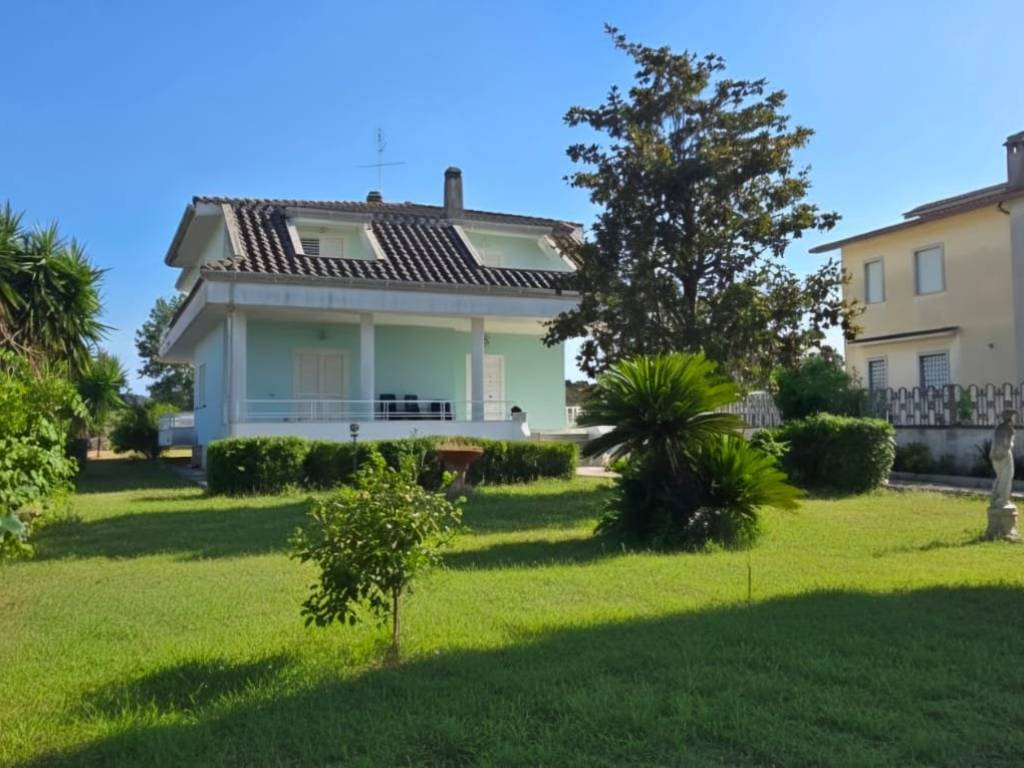 casa indipendente in vendita ad Anzio in zona Mare