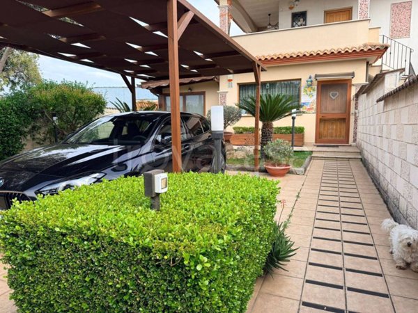 casa indipendente in vendita ad Anzio