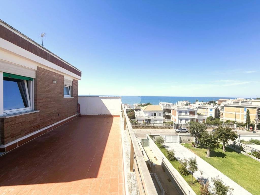 appartamento in vendita ad Anzio in zona Mare