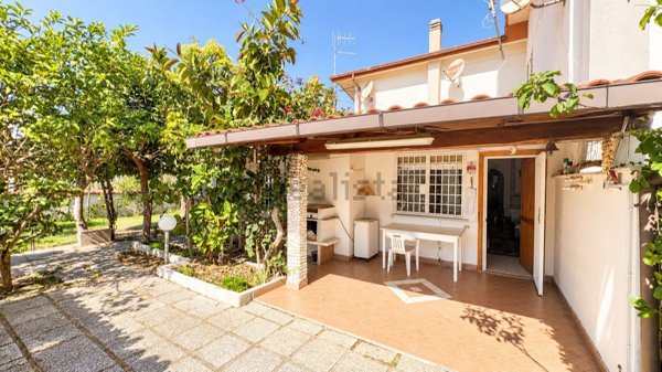 casa indipendente in vendita ad Anzio in zona Cincinnato