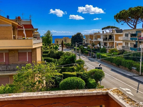 appartamento in vendita ad Anzio in zona Mare