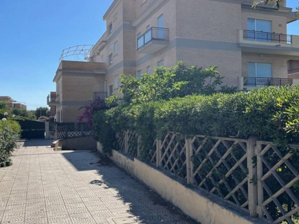 appartamento in vendita ad Anzio in zona Mare