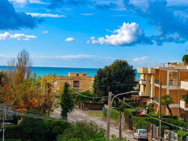 appartamento in vendita ad Anzio in zona Mare