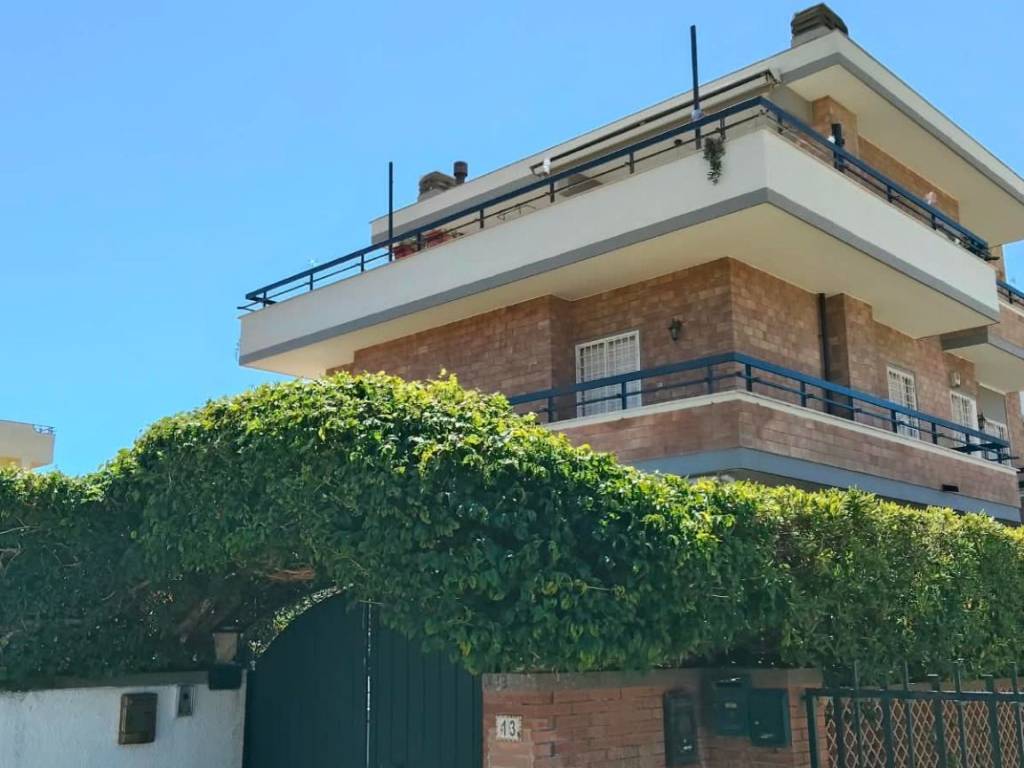 casa indipendente in vendita ad Anzio in zona Cincinnato