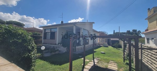 casa indipendente in vendita ad Anzio in zona Lido dei Pini