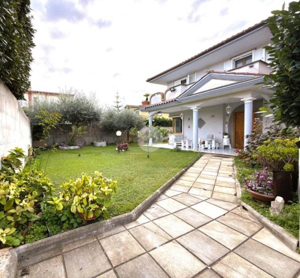 casa indipendente in vendita ad Anzio in zona Villa Claudia