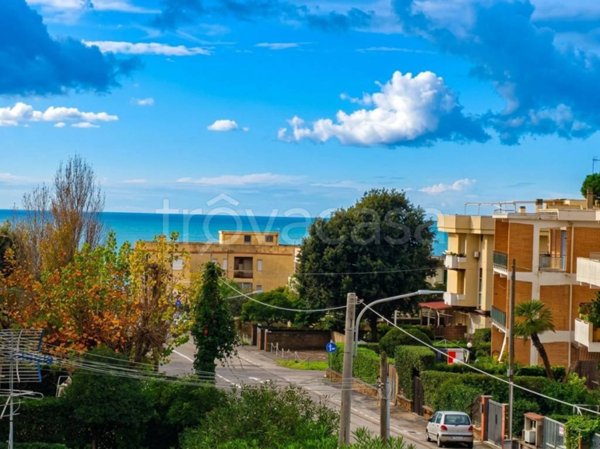 appartamento in vendita ad Anzio in zona Mare