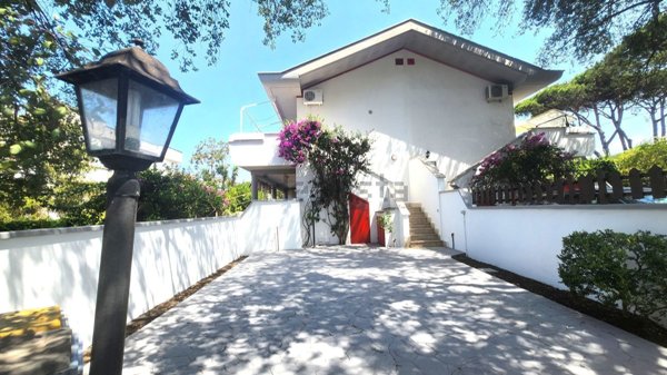 casa indipendente in vendita ad Anzio in zona Villa Claudia
