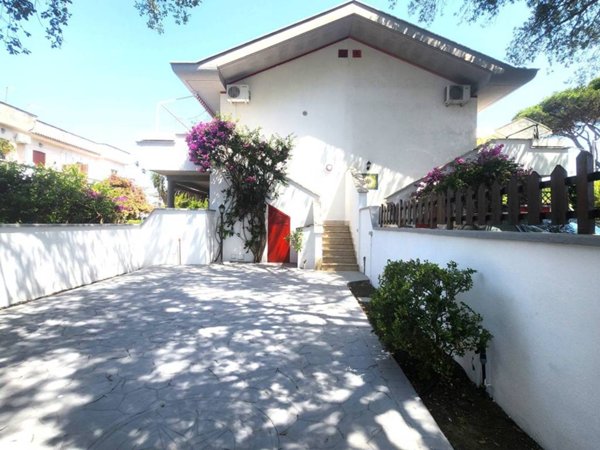 casa indipendente in vendita ad Anzio in zona Villa Claudia