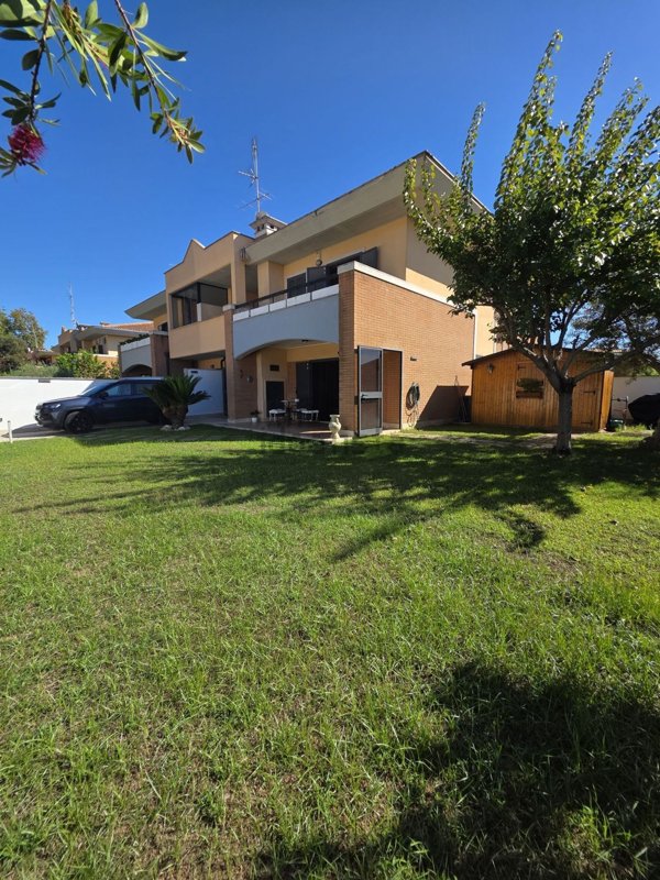 casa indipendente in vendita ad Anzio in zona Villa Claudia