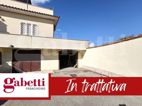box auto in vendita ad Anzio