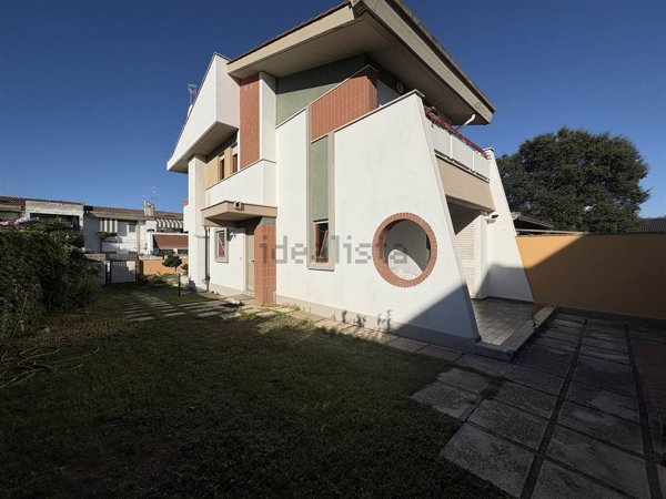 casa indipendente in vendita ad Anzio in zona Villa Claudia
