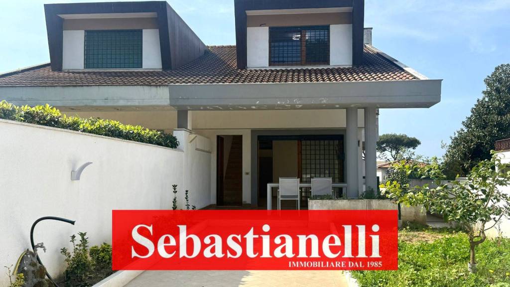 casa indipendente in vendita ad Anzio in zona Mare
