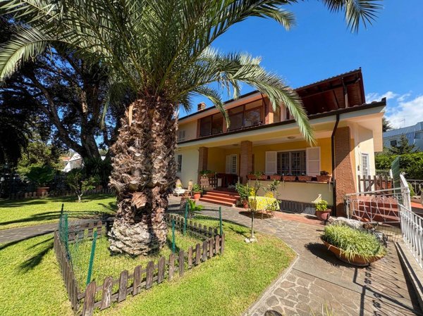 casa indipendente in vendita ad Anzio in zona Mare