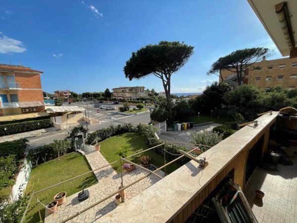appartamento in vendita ad Anzio in zona Mare