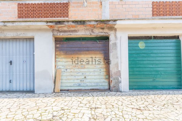 box auto in vendita ad Anzio