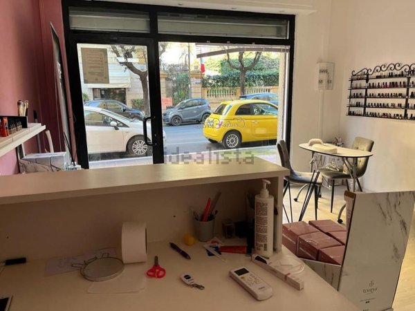 locale commerciale in vendita ad Anzio