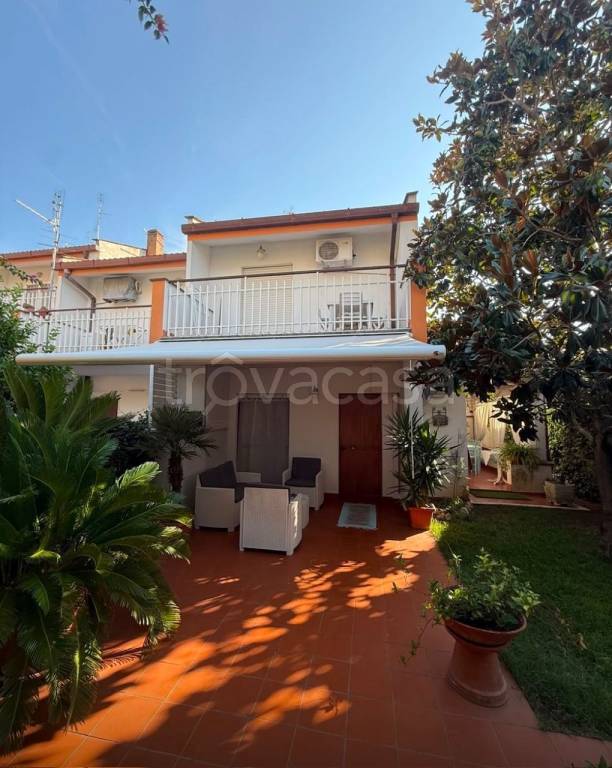 casa indipendente in vendita ad Anzio in zona Mare